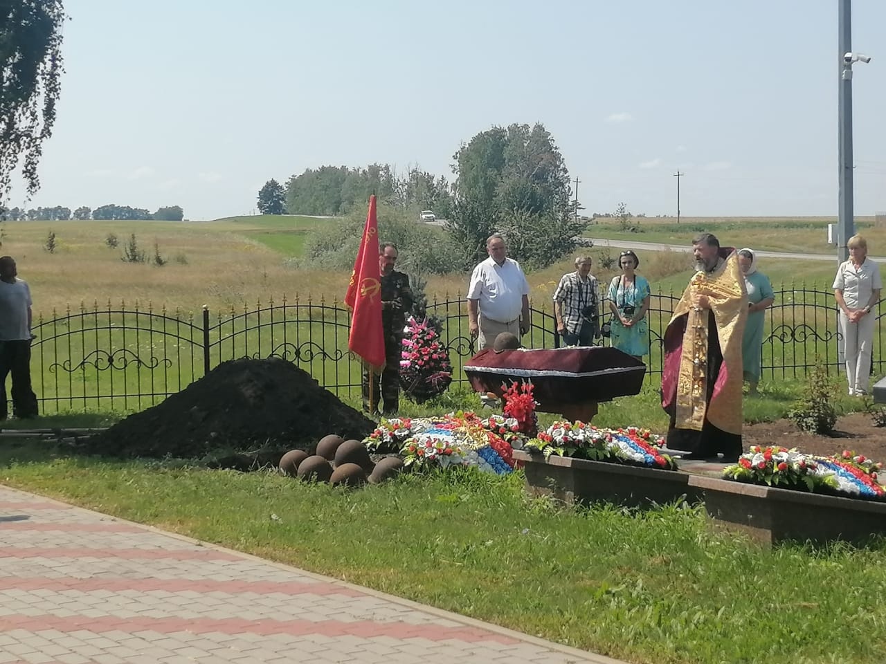 Церемония перезахоронения останков солдат Красной Армии.